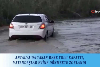 ANTALYA’DA TAŞAN DERE YOLU KAPATTI, VATANDAŞLAR EVİNE DÖNMEKTE ZORLANDI