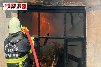 BURDUR'DA BAHÇEDE YEMEK İÇİN YAKILAN ATEŞİN SIÇRADIĞI EV YANDI