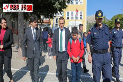 VALİ ÖKSÜZ, “GÜVENLİ OKUL YOLU PROJESİ” KAPSAMINDA İL JANDARMA KOMUTANLIĞI TARAFINDAN YAPILAN UYGULAMAYA KATILDI