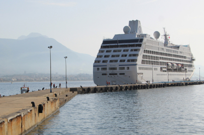 KRUVAZİYER "SİRENA" ALANYA LİMANI'NA DEMİRLEDİ