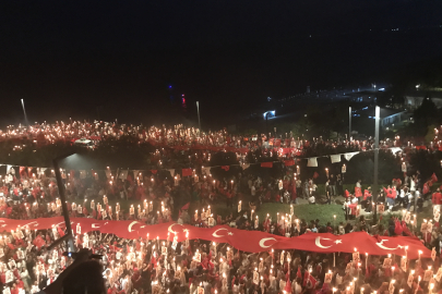 ANTALYA'DA 400 METRELİK TÜRK BAYRAĞI İLE FENER ALAYI DÜZENLENDİ