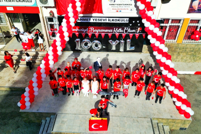 KÜÇÜK ÖĞRENCİLER, CUMHURİYET İÇİN GÜVERCİN UÇURDU