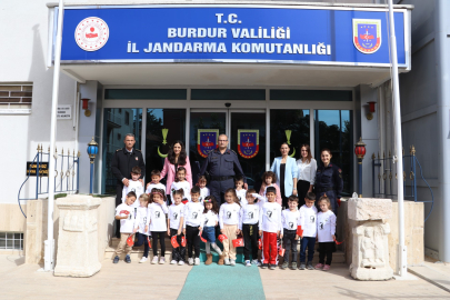 ÖĞRENCİLERDEN İL JANDARMA KOMUTANLIĞINA ZİYARET