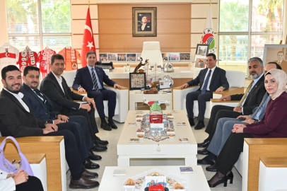 AK Parti Genel Başkan Yardımcısı Sırakaya, Kepez Belediye Başkanı Tütüncü'yü ziyaret etti