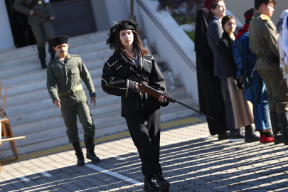 Kostümlerini Giydikleri Cumhuriyet Kahramanlarını Tanıttı