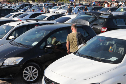 Vatandaşlar ikinci el araçlara yöneldi! Az hasarlı araçlar yoğun rağbet görüyor!