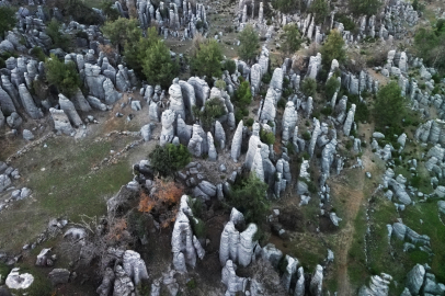 Antalya'da doğaseverlerin uğrak yerlerinden: "Adam Kayalar"