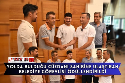 Yolda Bulduğu Cüzdanı Sahibine Ulaştıran Belediye Görevlisi Ödüllendirildi