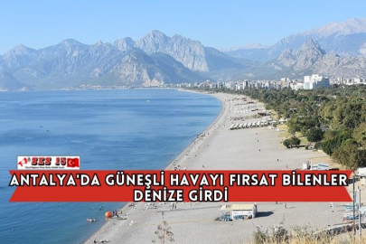 Antalya'da Güneşli Havayı Fırsat Bilenler Denize Girdi