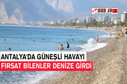 Antalya'da Güneşli Havayı Fırsat Bilenler Denize Girdi
