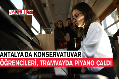 Antalya'da Konservatuvar Öğrencileri, Tramvayda Piyano Çaldı