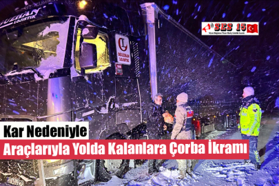 Kar Nedeniyle Araçlarıyla Yolda Kalanlara Çorba İkramı