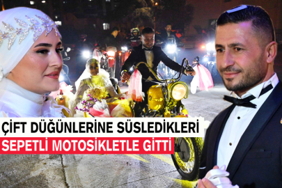 Çift Düğünlerine Süsledikleri Sepetli Motosikletle Gitti