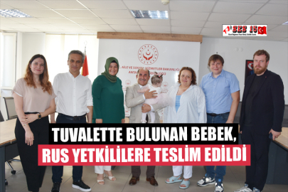 Antalya Havalimanı'nda Tuvalette Bulunan Bebek, Rus Yetkililere Teslim Edildi