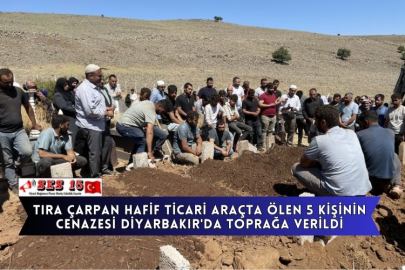 Tıra Çarpan Hafif Ticari Araçta Ölen 5 Kişinin Cenazesi Diyarbakır'da Toprağa Verildi