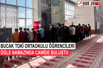 Bucak TOKİ Ortaokulu Öğrencileri Öğle Namazında Camide Buluştu