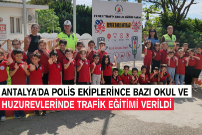 Antalya'da Polis Ekiplerince Bazı Okul Ve Huzurevlerinde Trafik Eğitimi Verildi