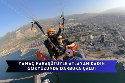 Yamaç Paraşütüyle Atlayan Kadın Gökyüzünde Darbuka Çaldı