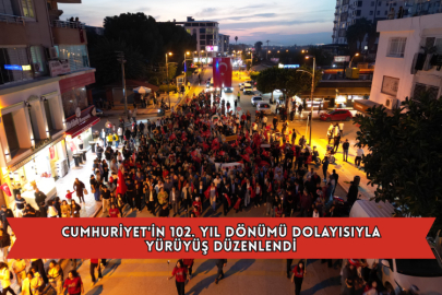 Cumhuriyet'in 102. Yıl Dönümü Dolayısıyla Yürüyüş Düzenlendi