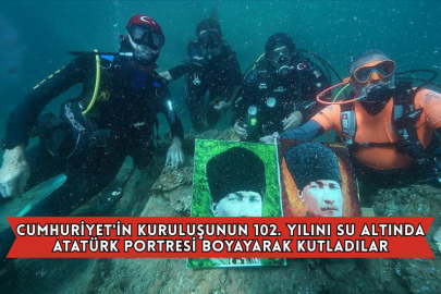 Cumhuriyet'in Kuruluşunun 102. Yılını Su Altında Atatürk Portresi Boyayarak Kutladılar