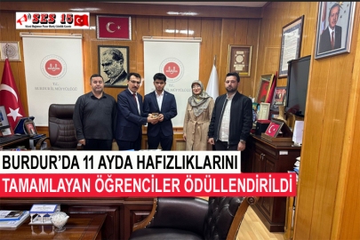 Burdur’da 11 Ayda Hafızlıklarını Tamamlayan Öğrenciler Ödüllendirildi
