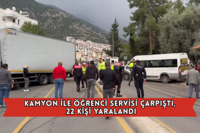 Kamyon İle Öğrenci Servisi Çarpıştı, 22 Kişi Yaralandı