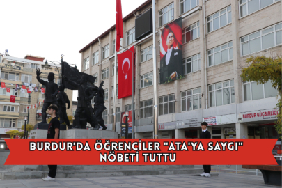 Burdur'da Öğrenciler "Ata'ya Saygı" Nöbeti Tuttu