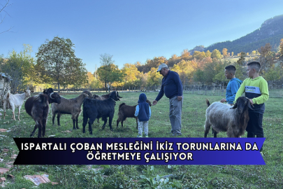 Ispartalı Çoban Mesleğini İkiz Torunlarına Da Öğretmeye Çalışıyor