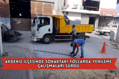Akdeniz İlçesinde Sokaktaki Yollarda Yenileme Çalışmaları Sürdü