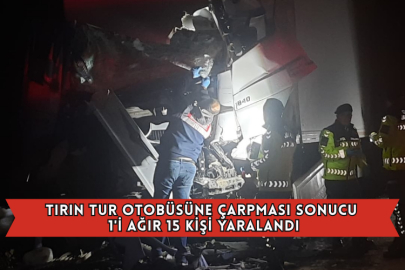 Tırın Tur Otobüsüne Çarpması Sonucu 1'i Ağır 15 Kişi Yaralandı