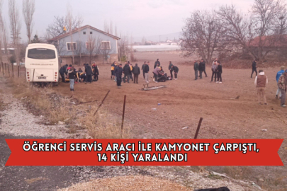 Öğrenci Servis Aracı İle Kamyonet Çarpıştı, 14 Kişi Yaralandı