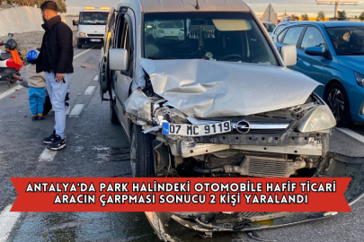 Antalya'da Park Halindeki Otomobile Hafif Ticari Aracın Çarpması Sonucu 2 Kişi Yaralandı