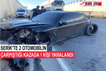 Serik'te 2 Otomobilin Çarpıştığı Kazada 1 Kişi Yaralandı