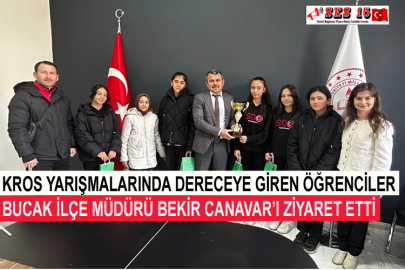 Kros Yarışmalarında Dereceye Giren Öğrenciler Bucak İlçe Müdürü Bekir Canavar’ı Ziyaret Etti