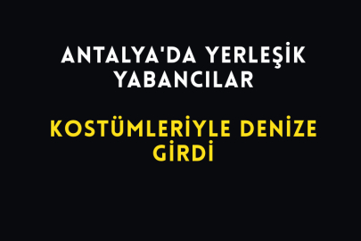 Antalya'da Yerleşik Yabancılar Kostümleriyle Denize Girdi