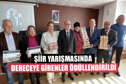 Şiir Yarışmasında Dereceye Girenler Ödüllendirildi