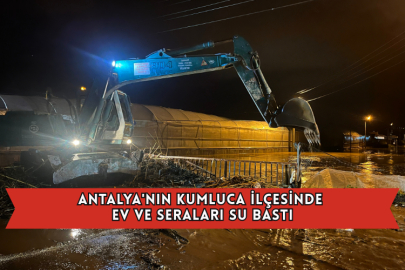 Antalya'nın Kumluca İlçesinde Ev Ve Seraları Su Bastı