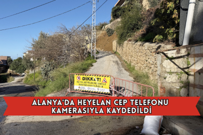 Alanya'da Heyelan Cep Telefonu Kamerasıyla Kaydedildi