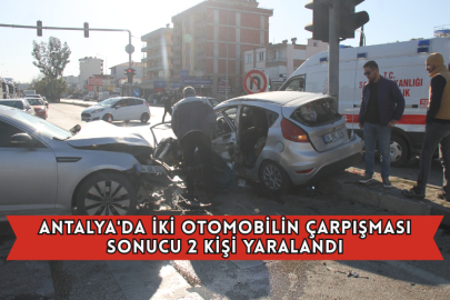 Antalya'da İki Otomobilin Çarpışması Sonucu 2 Kişi Yaralandı