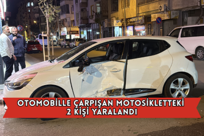 Otomobille Çarpışan Motosikletteki 2 Kişi Yaralandı