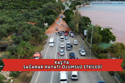 Kaş'ta Sağanak Hayatı Olumsuz Etkiledi
