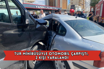 Tur Minibüsüyle Otomobil Çarpıştı, 2 Kişi Yaralandı