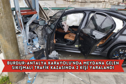 Burdur-Antalya Karayolu’nda Meydana Gelen Sıkışmalı Trafik Kazasında 2 Kişi Yaralandı