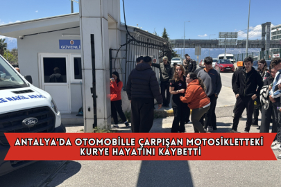 Antalya'da Otomobille Çarpışan Motosikletteki Kurye Hayatını Kaybetti