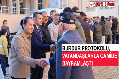 Burdur Protokolü, Vatandaşlarla Camide Bayramlaştı