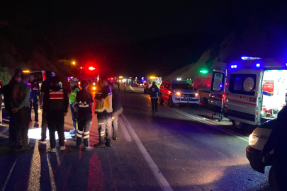 ISPARTA-ANTALYA DEREBOĞAZI YOLU’NDA FECİ KAZA: 4 ÖLÜ, 11 YARALI