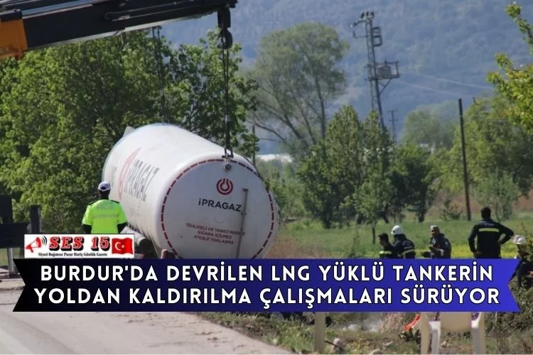 Burdur'da Devrilen LNG Yüklü Tankerin Yoldan Kaldırılma Çalışmaları Sürüyor